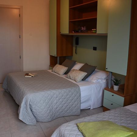 רימיני Hotel Gambrinus מראה חיצוני תמונה