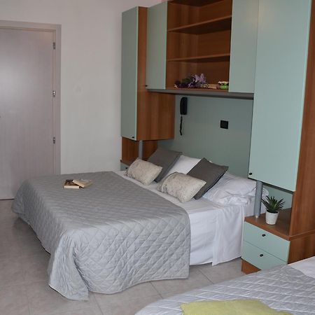 רימיני Hotel Gambrinus מראה חיצוני תמונה