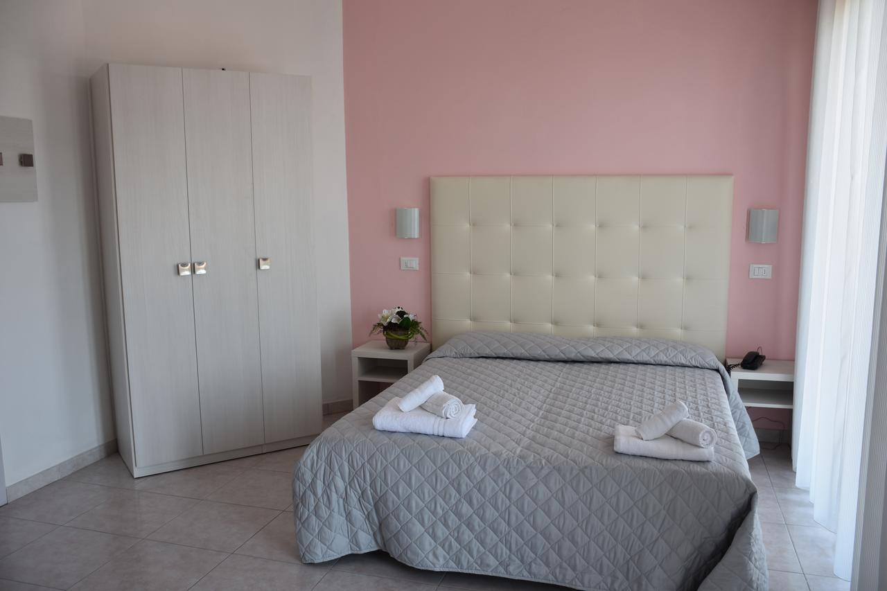 רימיני Hotel Gambrinus מראה חיצוני תמונה