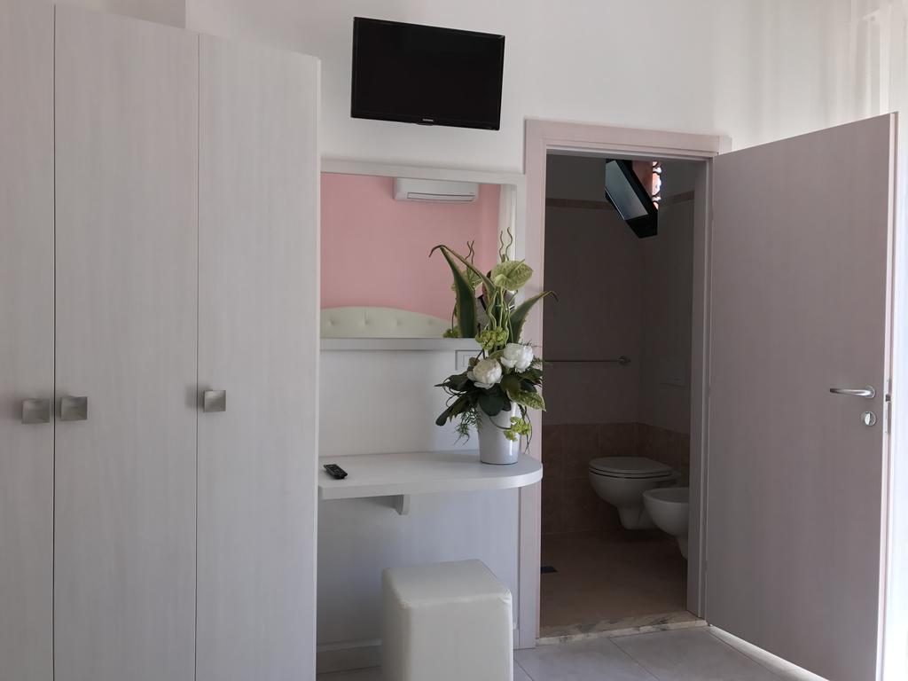 רימיני Hotel Gambrinus מראה חיצוני תמונה