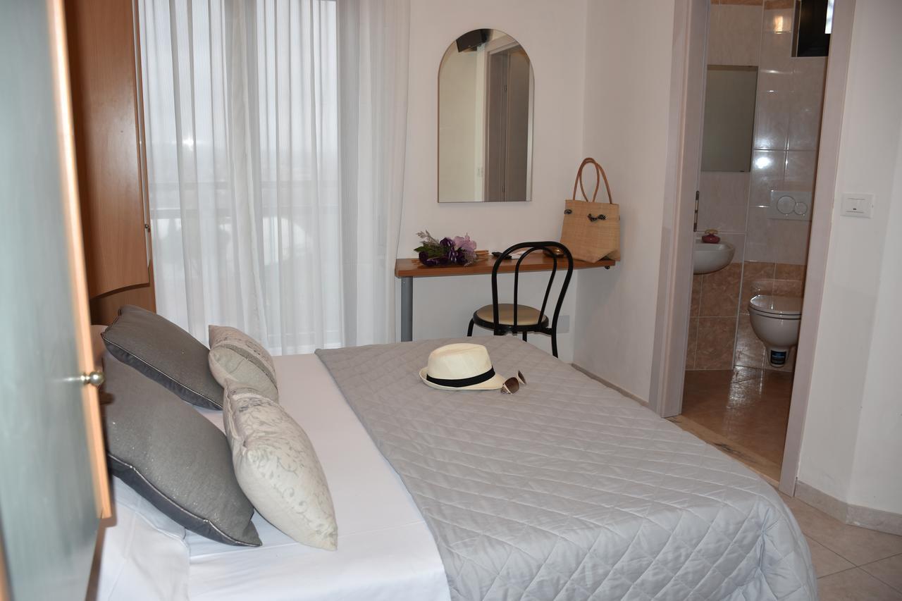 רימיני Hotel Gambrinus מראה חיצוני תמונה