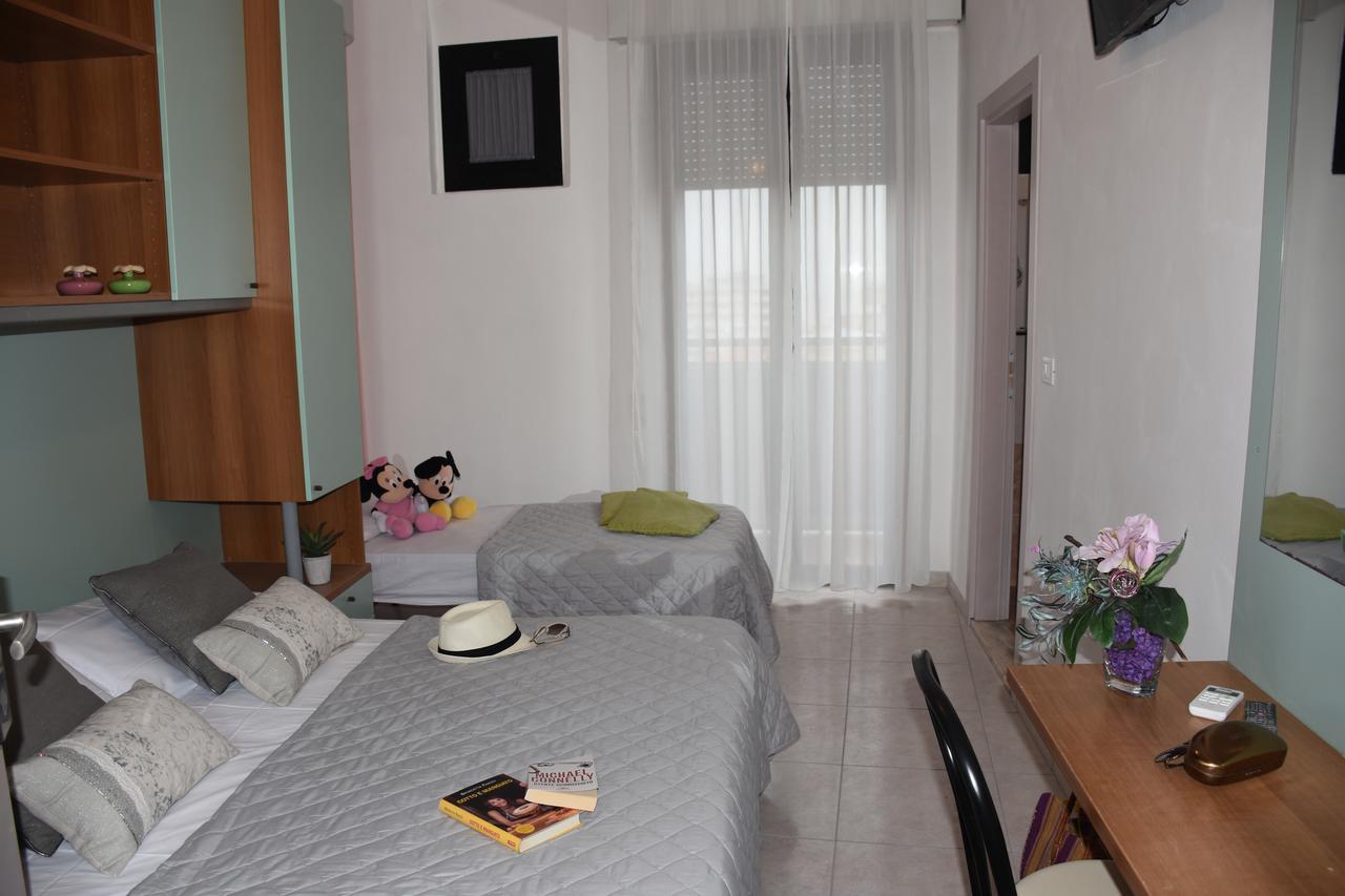 רימיני Hotel Gambrinus מראה חיצוני תמונה