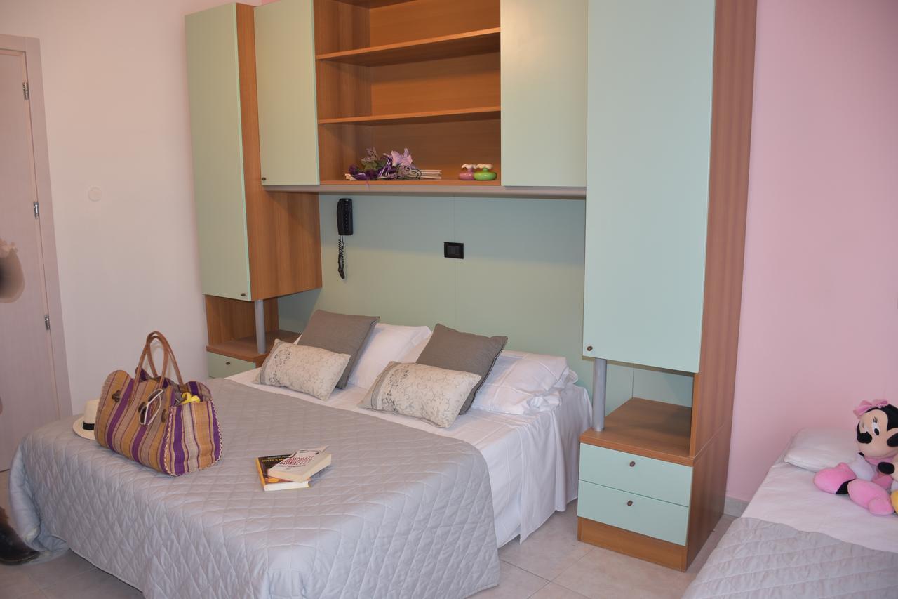 רימיני Hotel Gambrinus מראה חיצוני תמונה
