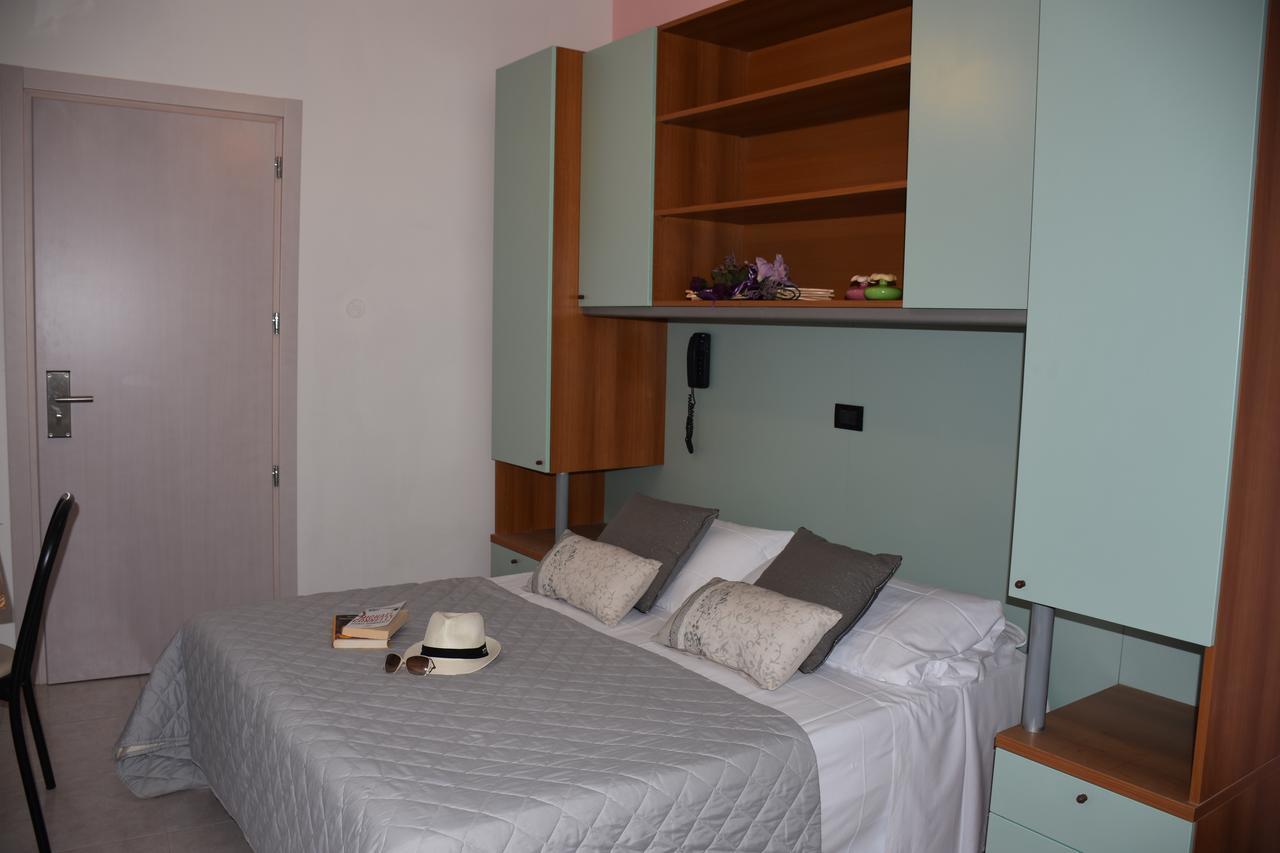 רימיני Hotel Gambrinus מראה חיצוני תמונה
