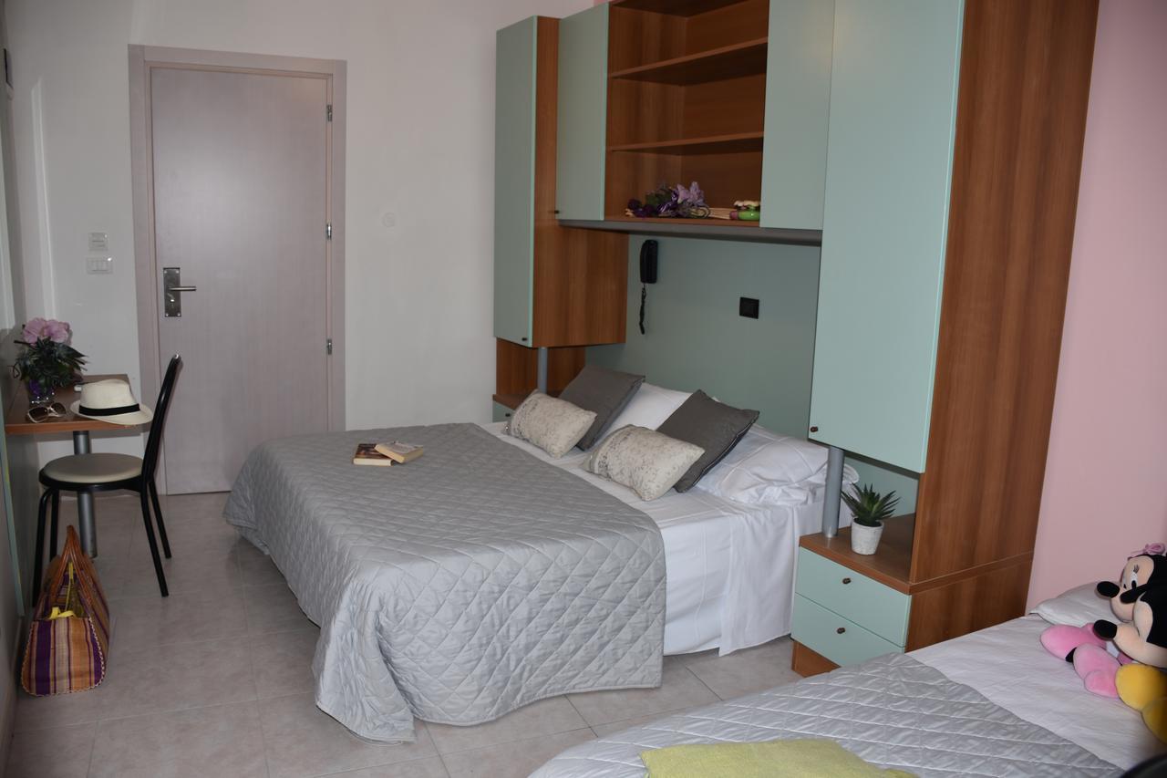 רימיני Hotel Gambrinus מראה חיצוני תמונה